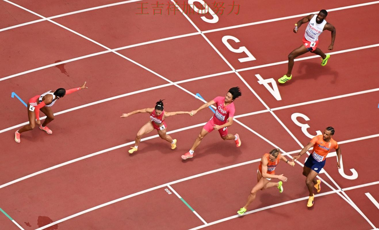 中国田径队强强对话中笑到最后 比赛走势引发热议